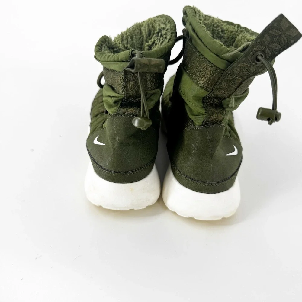 Nike Roshe Run Hi SneakerBoot Olive Green Faux Fur Winter Boots 615968-301 7.5